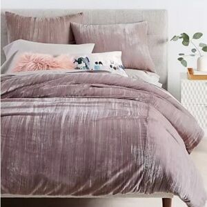 WEST ELM queen crinkle velvet duvet 💗 dusty rose
